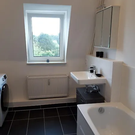 Seyfarthrooms - 5 - Zentrale Lage, 2 Schlafzimmer, Voll Ausgestattet * Crimmitschau